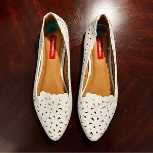 White unionbay flats. Size 8. New never worn. Slight scratch on right toe tip.
